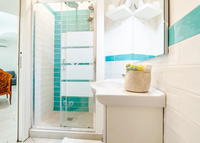 Dimora Clodia-casa Intera Con Stanza Privata E Bagno In Condivisione Gasthof